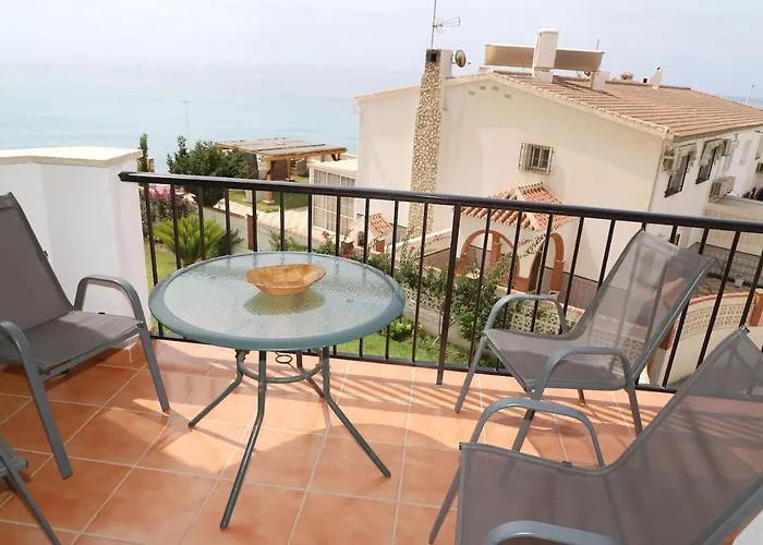 En Nerja. Primera Línea De Playa Apartamento